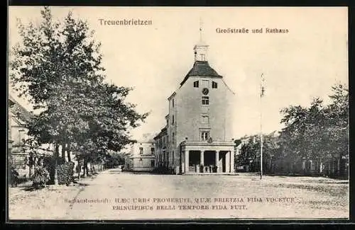 AK Treuenbrietzen, Grossstrasse und Rathaus, Inschrift des Rathauses