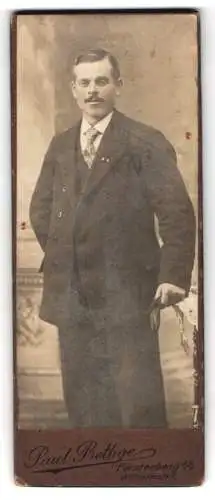 Fotografie Paul Bethge, Fürstenberg, Wilhelmstr. 1, Eleganter Herr mit Schnurrbart