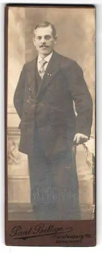 Fotografie Paul Bethge, Fürstenberg, Wilhelmstr., Porträt eines eleganten Herrn