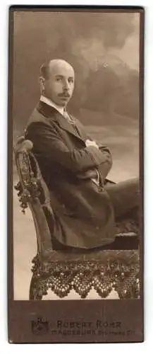 Fotografie Robert Röhr, Magdeburg, Breiteweg 211, Porträt eines eleganten Herrn