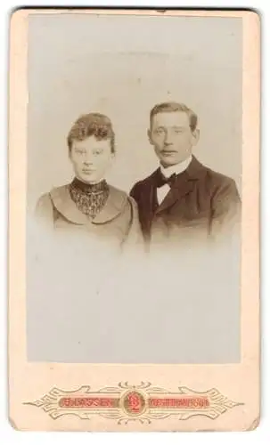 Fotografie B. Lassen, Westerland /Sylt, Porträt eines Paares