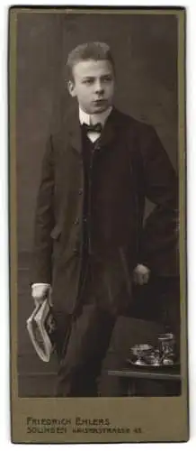 Fotografie Friedrich Ehlers, Solingen, Kaiserstrasse 45, Porträt eines Jungen