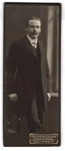 Fotografie Friedrich Ehlers, Solingen, Kaiserstrasse 45, Eleganter Herr mit Schnurrbart