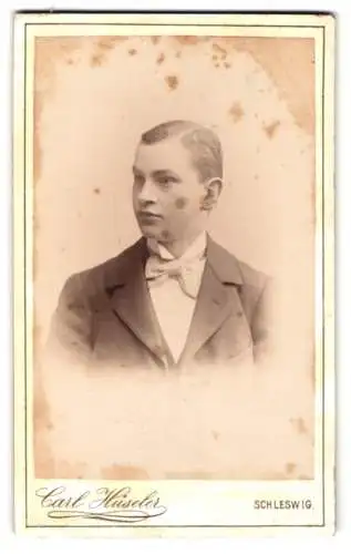 Fotografie Carl Hüseler, Schleswig, Stadtweg 147, Portrait eines jungen Mannes