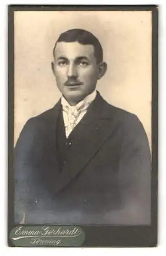 Fotografie Emma Gerhardt, Tönning, Porträt eines eleganten Mannes