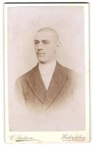 Fotografie C. Paulsen, Hadersleben, Grosse Strasse 430, Porträt eines Mannes