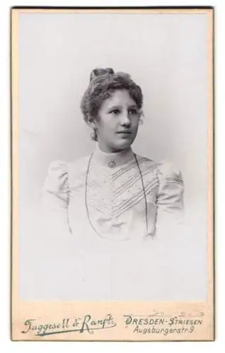 Fotografie Taggesell & Ranft, Dresden-Striesen, Augsburger Str. 9, Porträt einer jungen Frau