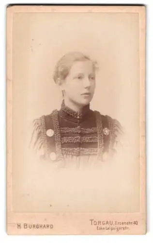 Fotografie H. Burghard, Torgau, Erzenstr. 40, Porträt einer jungen Frau
