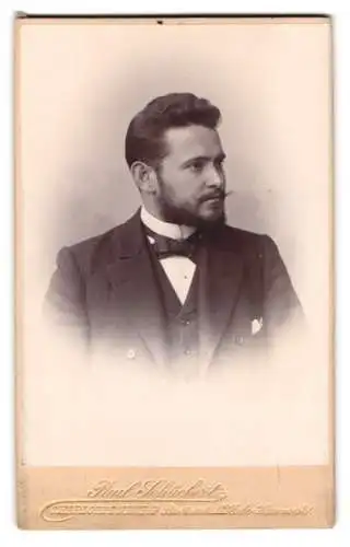 Fotografie Paul Schückert, Charlottenburg, Berlinerstr. 112, Herr mit Bart im Anzug