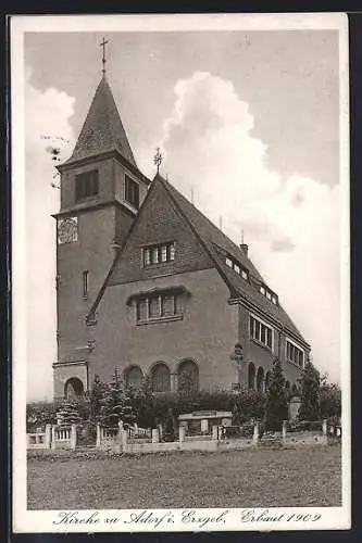 AK Adorf / Erzg., Kirche von 1909 mit grossem Ziffernblatt auf der Uhr