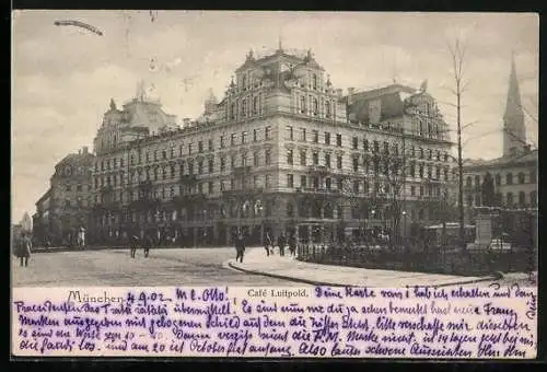 AK München, Cafe Luitpold mit Strasse u. Denkmal-Anlage