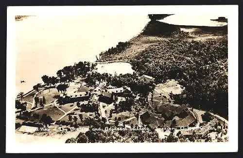 AK Montebello /P. Q., Aerial View of Log Chateau and Adjasent building, Seigniory Club