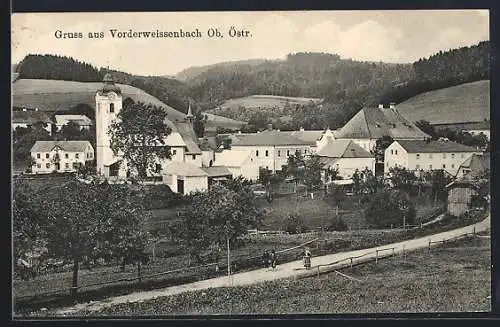 AK Vorderweissenbach, Partie an der Kirche mit Dorfstrasse und Personen