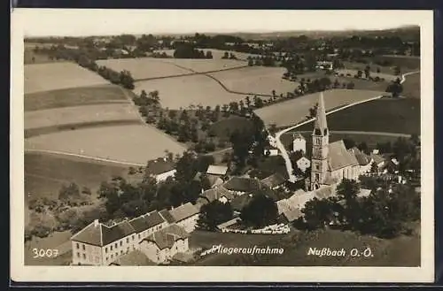 AK Nussbach /O.-Ö., Teilansicht mit Kirche und Strassenpartie, Fliegeraufnahme