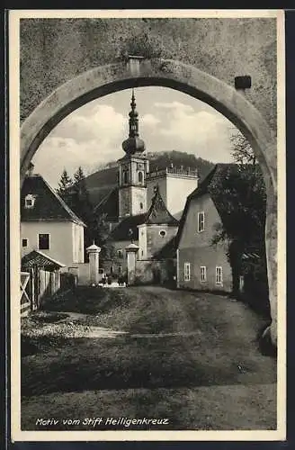 AK Heiligenkreuz, Strassenpartie am Stift