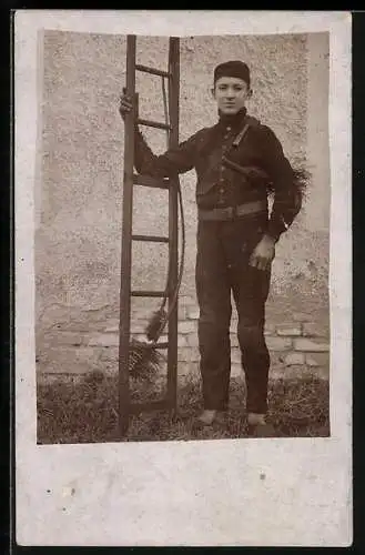 Foto-AK Schornsteinfeger mit Leiter