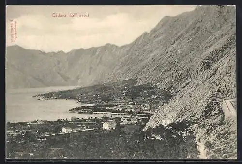 AK Kotor / Cattaro, Ortsansicht mit Gewässer und Bergen