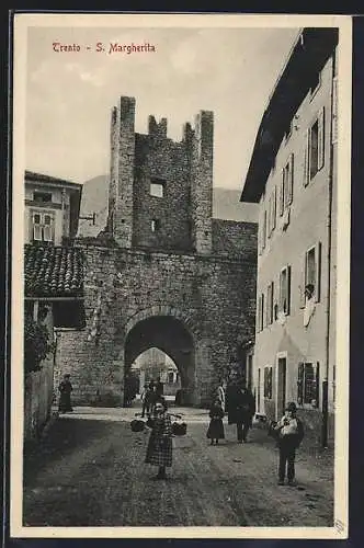 AK Trento, Porta S. Margherita mit Einwohnern