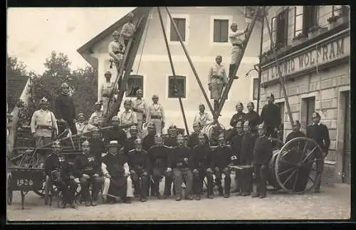 Foto-AK Feuerwehr bei einer Übung mit Leitern