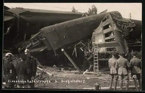 AK Siegelsdorf / Veitsbronn, Eisenbahnkatastrophe, Feuerwehrleute, Feuerwehr