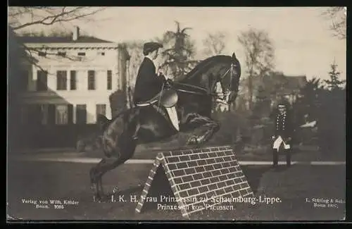 AK Frau Prinzessin zu Schaumburg-Lippe beim Springreiten