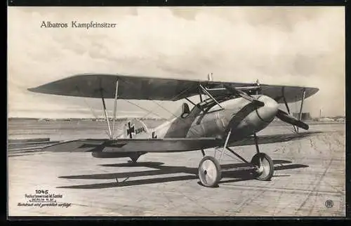 Foto-AK Sanke Nr. 1045: Albatros Kampfeinsitzer auf Rollfeld