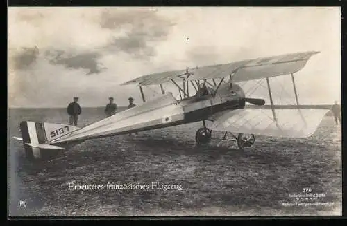 Foto-AK Sanke Nr. 370: Erbeutetes Französisches Doppeldecker-Flugzeug