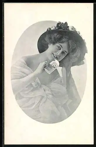 AK Frau mit grossem Hut und Flasche Odol