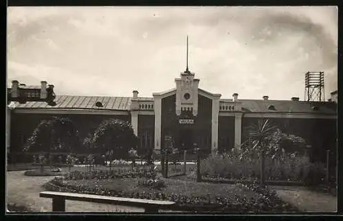 Foto-AK Valga, Bahnhof mit Anlagen