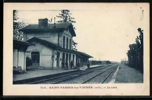 AK Saint-Parres-les-Vaudes, La Gare, Bahnhof