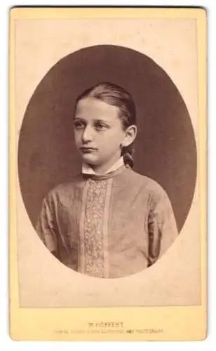 Fotografie W. Höffert, Hannover, Georgstrasse 9, Porträt eines jungen Mädchens