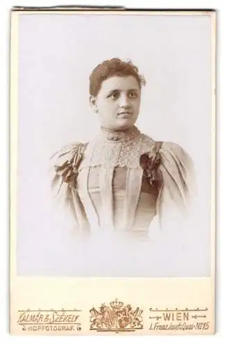Fotografie Kalmár & Székely, Wien, Franz-Josefs-Quai 15, Porträt einer Dame