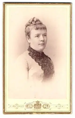 Fotografie H. Mathaus, Wien, Mayerhofgasse 8, Porträt einer Dame