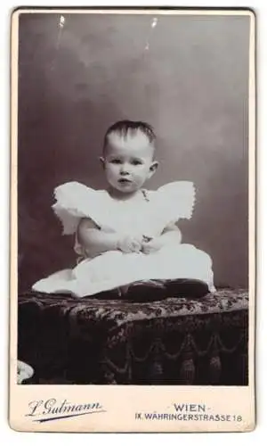 Fotografie L. Gutmann, Wien, Währingerstrasse 18, Porträt eines kleinen Kindes