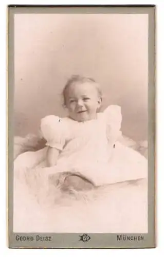 Fotografie Georg Deisz, München, Nymphenburgerstr. 83, Porträt eines Kleinkindes