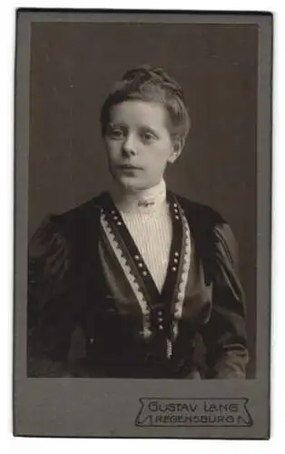 Fotografie Gustav Lang, Regensburg, Weisse Lilienstr. 93, Porträt einer Frau