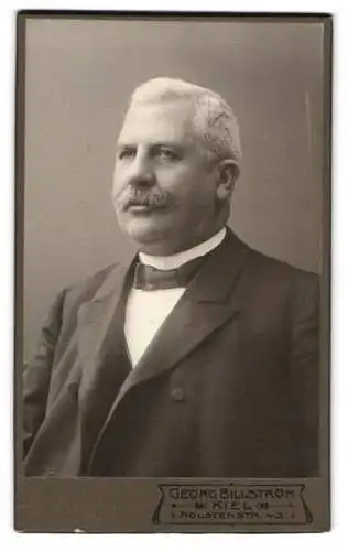 Fotografie Georg Billström, Kiel, Holstenstrasse 43, Porträt eines eleganten Herrn