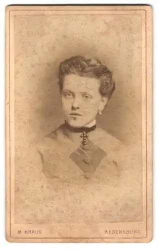 Fotografie M. Kraus, Regensburg, Ostengasse H 163, Porträt einer jungen Frau