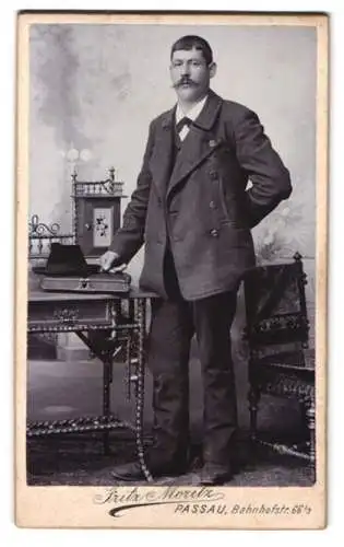 Fotografie Fritz Moritz, Passau, Bahnhofstr. 66, Porträt eines eleganten Herrn