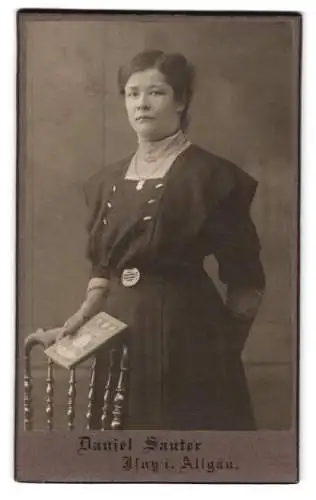 Fotografie Daniel Sauter, Isny im Allgäu, Elegante Dame mit Buch