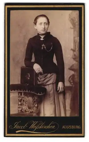 Fotografie Jacob Weisskirchen, Augsburg, Wertachstrasse, Porträt einer Dame
