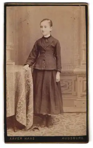 Fotografie Xaver Haas, Augsburg, Jesuitengasse, Portrait eines jungen Mädchens