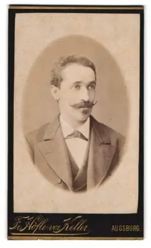 Fotografie Fr. Höfle vor. Keller, Augsburg, Zeuggasse, Porträt eines Mannes mit Schnurrbart