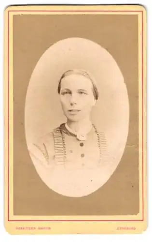Fotografie Gebrüder Martin, Augsburg, Bahnhofstrasse 22, Porträt einer Frau