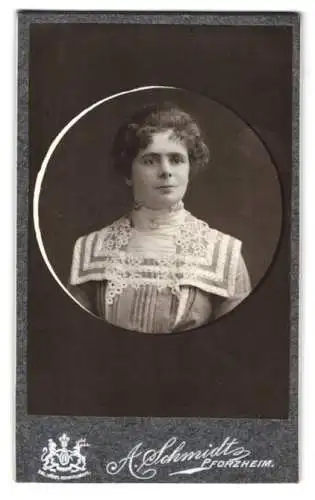 Fotografie A. Schmidt, Pforzheim, Enzstrasse 7 1/2, Frau Katz im Porträt