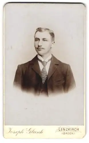 Fotografie Joseph Glunk, Lenzkirch, Baden, Porträt eines eleganten Herrn