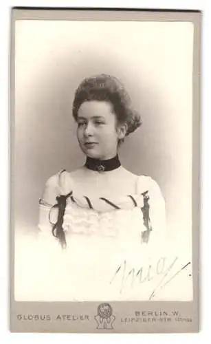 Fotografie Globus Atelier, Berlin, Leipziger Str. 132/135, Porträt einer jungen Frau