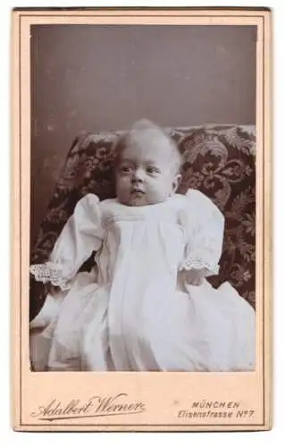 Fotografie Adalbert Werner, München, Elisenstrasse 7, Porträt eines kleinen Kindes