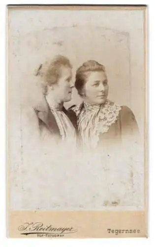 Fotografie J. Reitmayer, Tegernsee, Zwei Damen im Profil