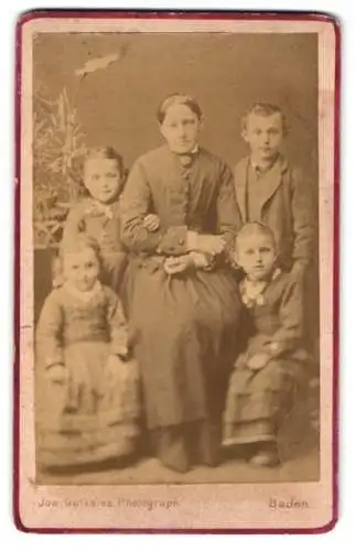 Fotografie Jos. Gutkaiss, Baden, Familienporträt mit Kindern